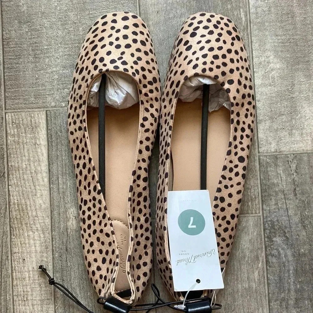 NWT Universal Thread Leopard Print Flats size 7